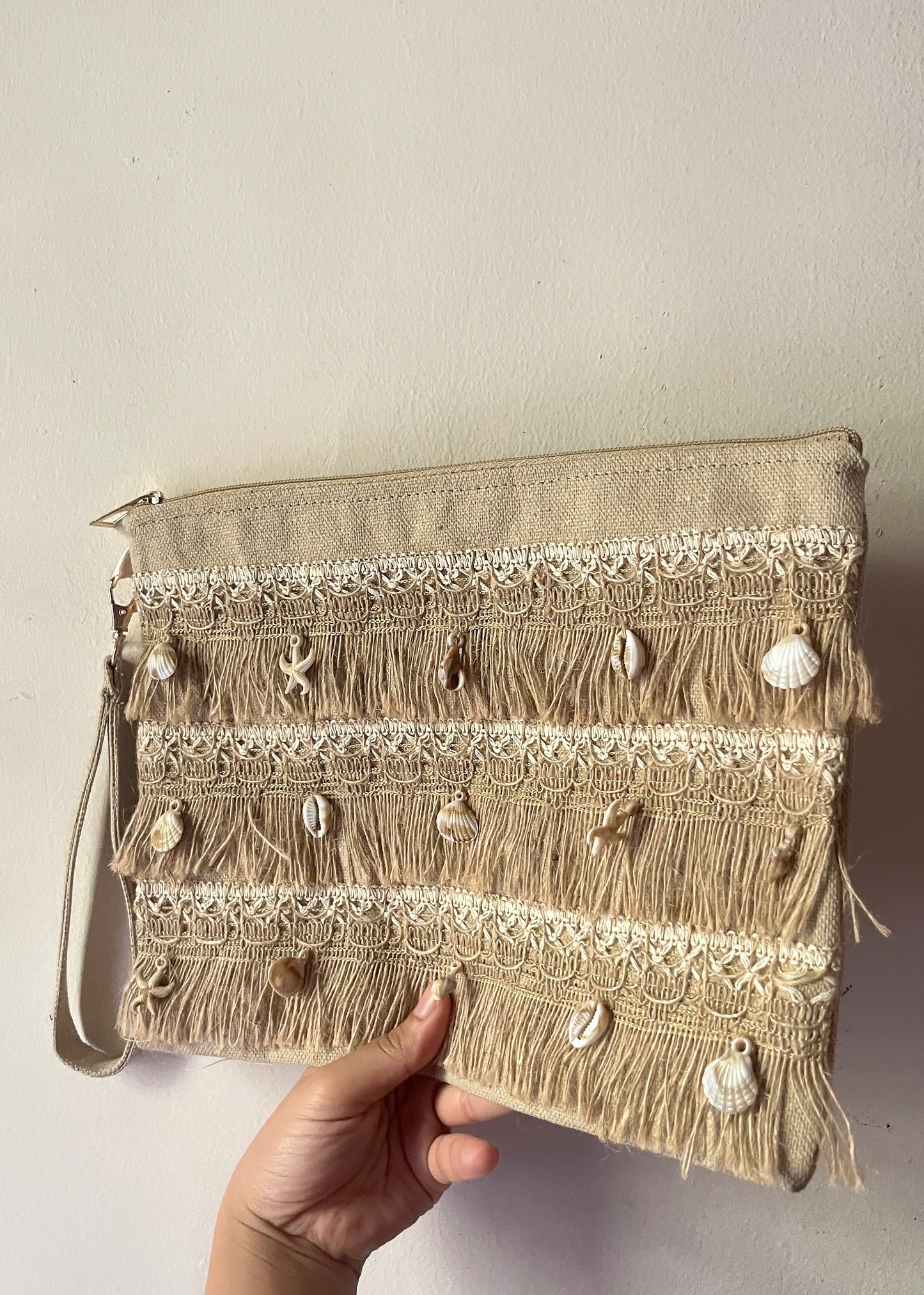 The Coastal Shell Clutch