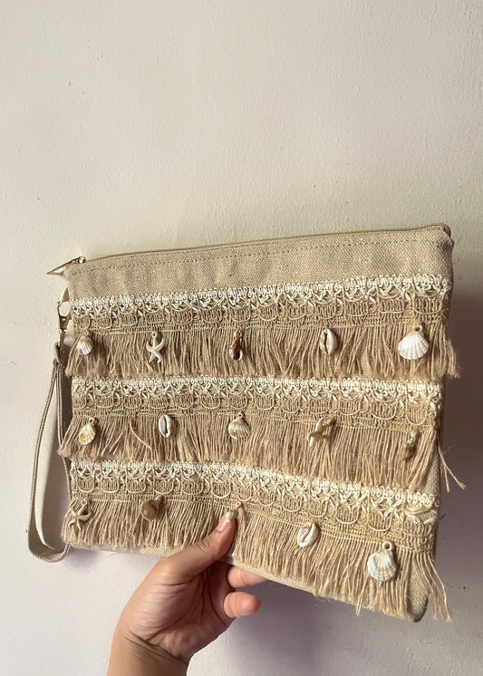 The Coastal Shell Clutch