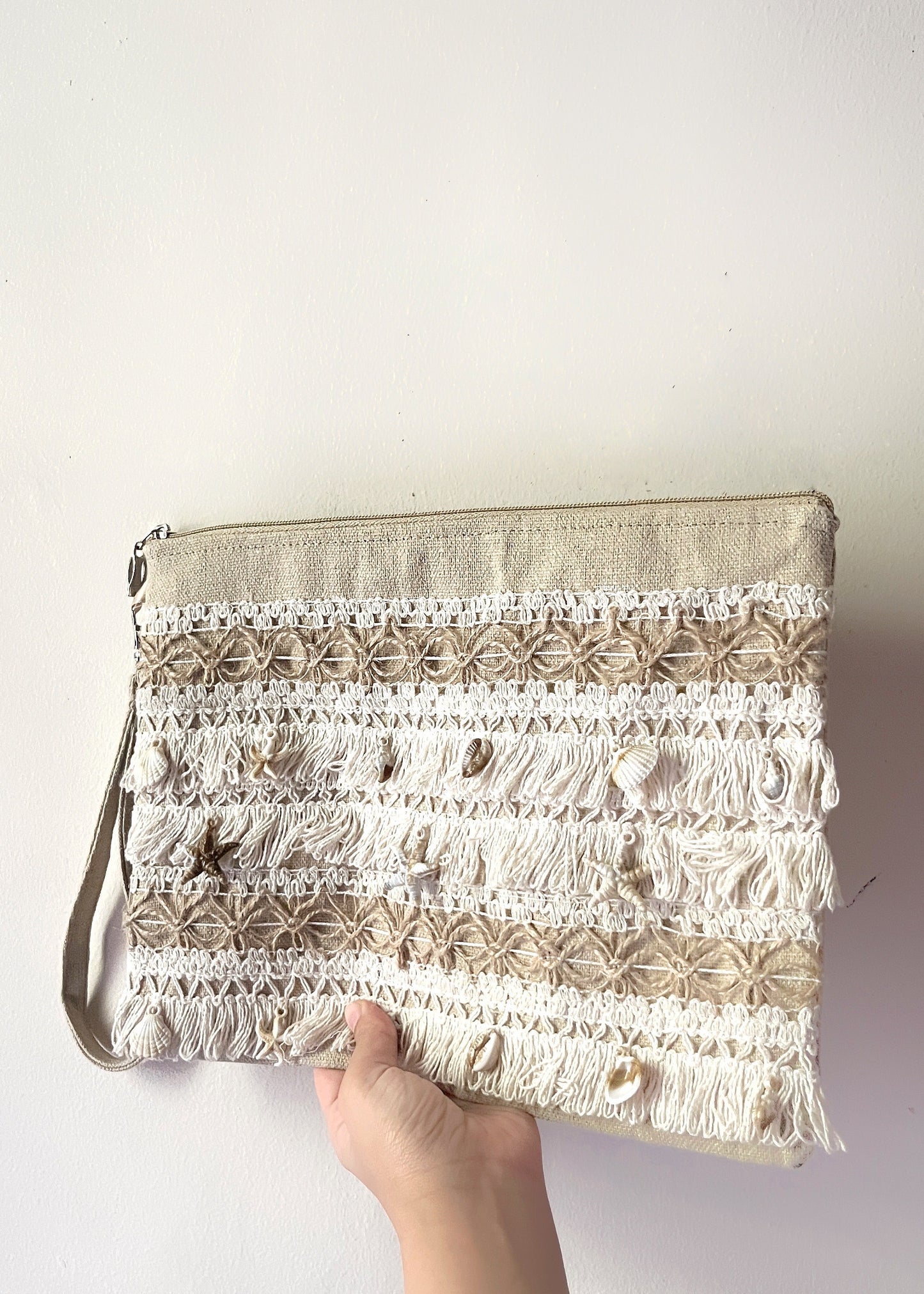 The Coastal Shell Clutch